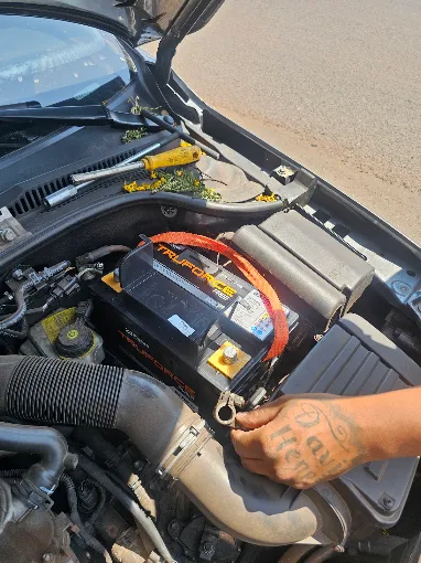 Instalação profissional de bateria automotiva